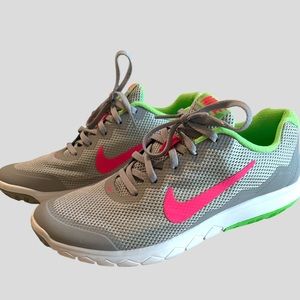 Womens Nike Flex Sneakers size 9.5